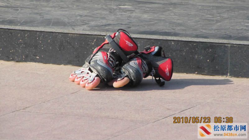 单排旱冰鞋、谁的